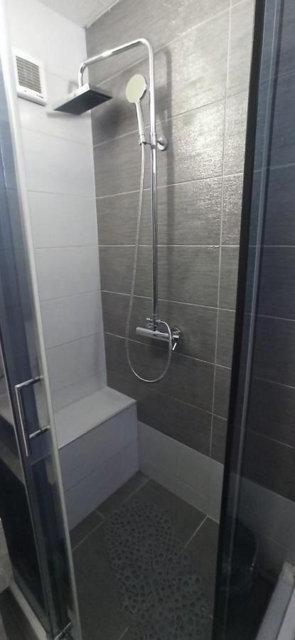 Lux Apartment 7, Parking Ni Buitenkant foto