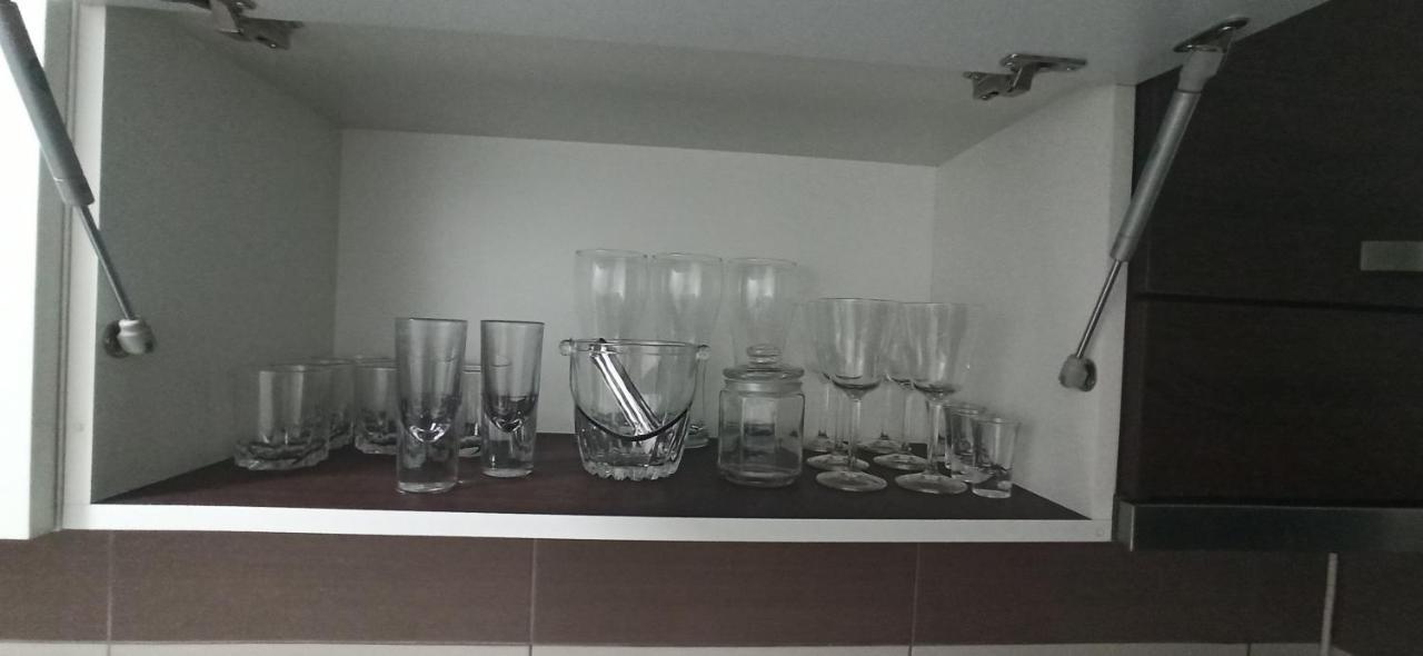 Lux Apartment 7, Parking Ni Buitenkant foto