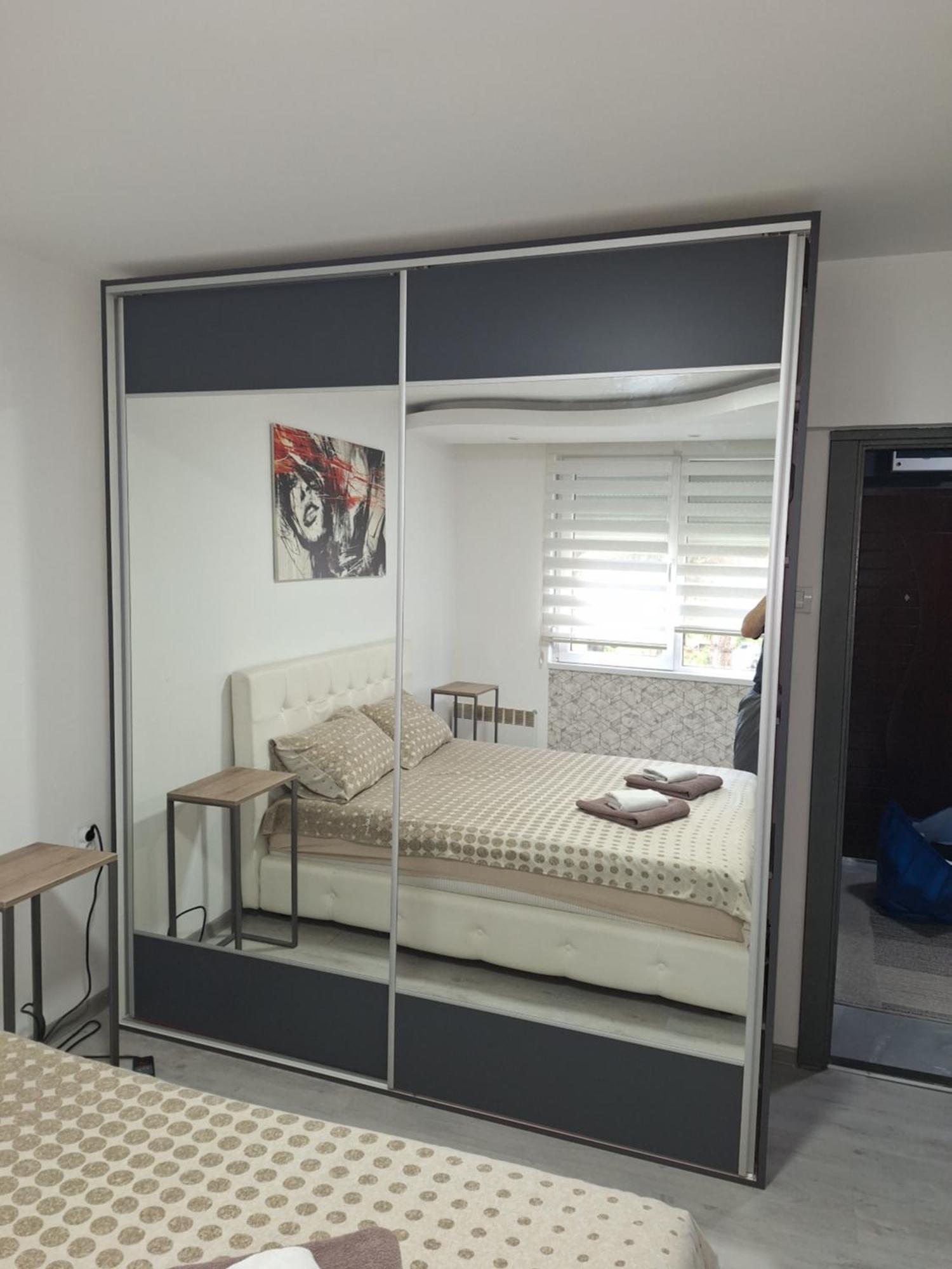 Lux Apartment 7, Parking Ni Buitenkant foto